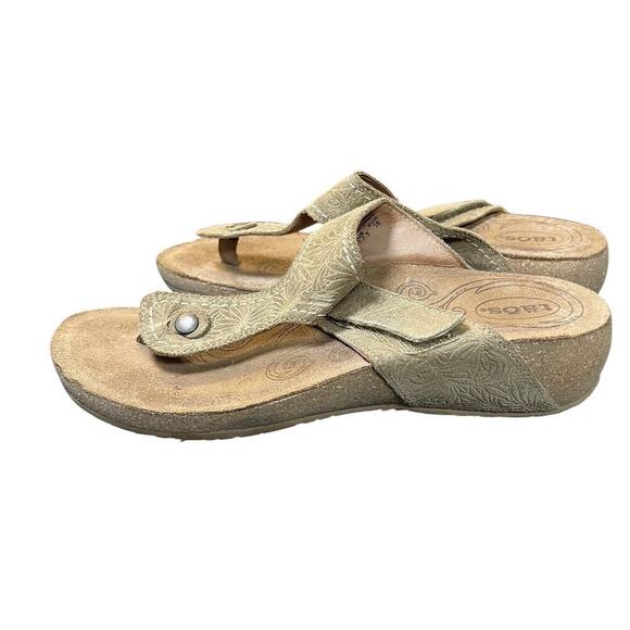 Taos Women's Lucy Thong Wedge Sandals Size 7-7.5 Brown Flower Embossed Suede - Picture 1 of 9
